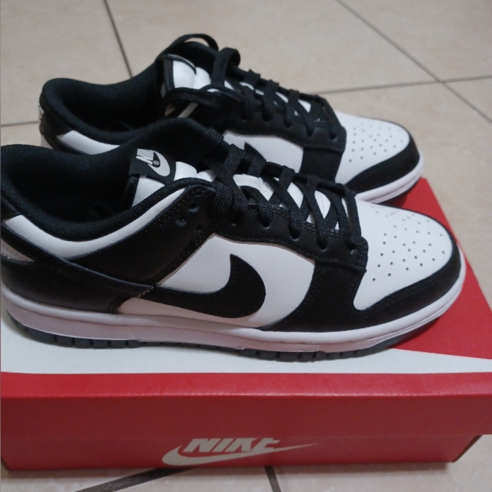 NEW Nike Dunk Low Black And White Size 7 Women-Panda